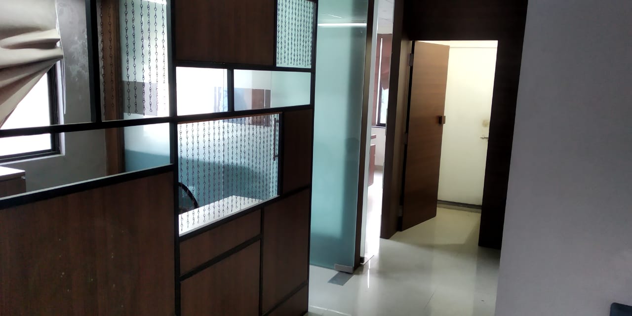 745 Sq. Ft. Commercial Office for Rent in Bodakdev Ahmedabad - Media 2