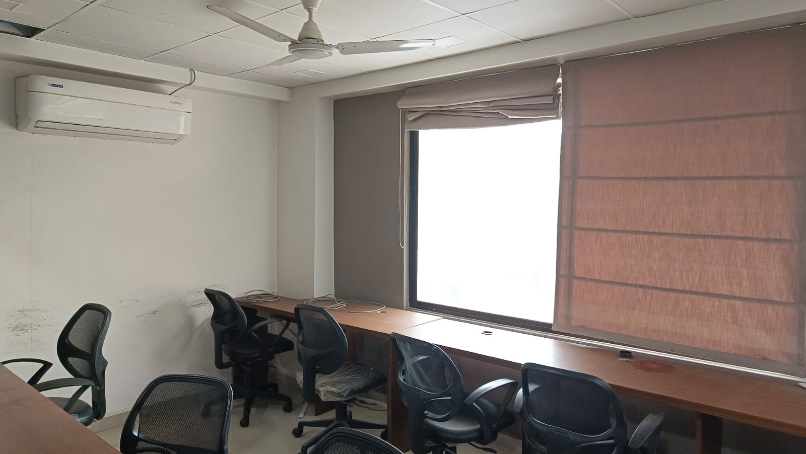 745 Sq. Ft. Commercial Office for Rent in Bodakdev Ahmedabad - Media 8