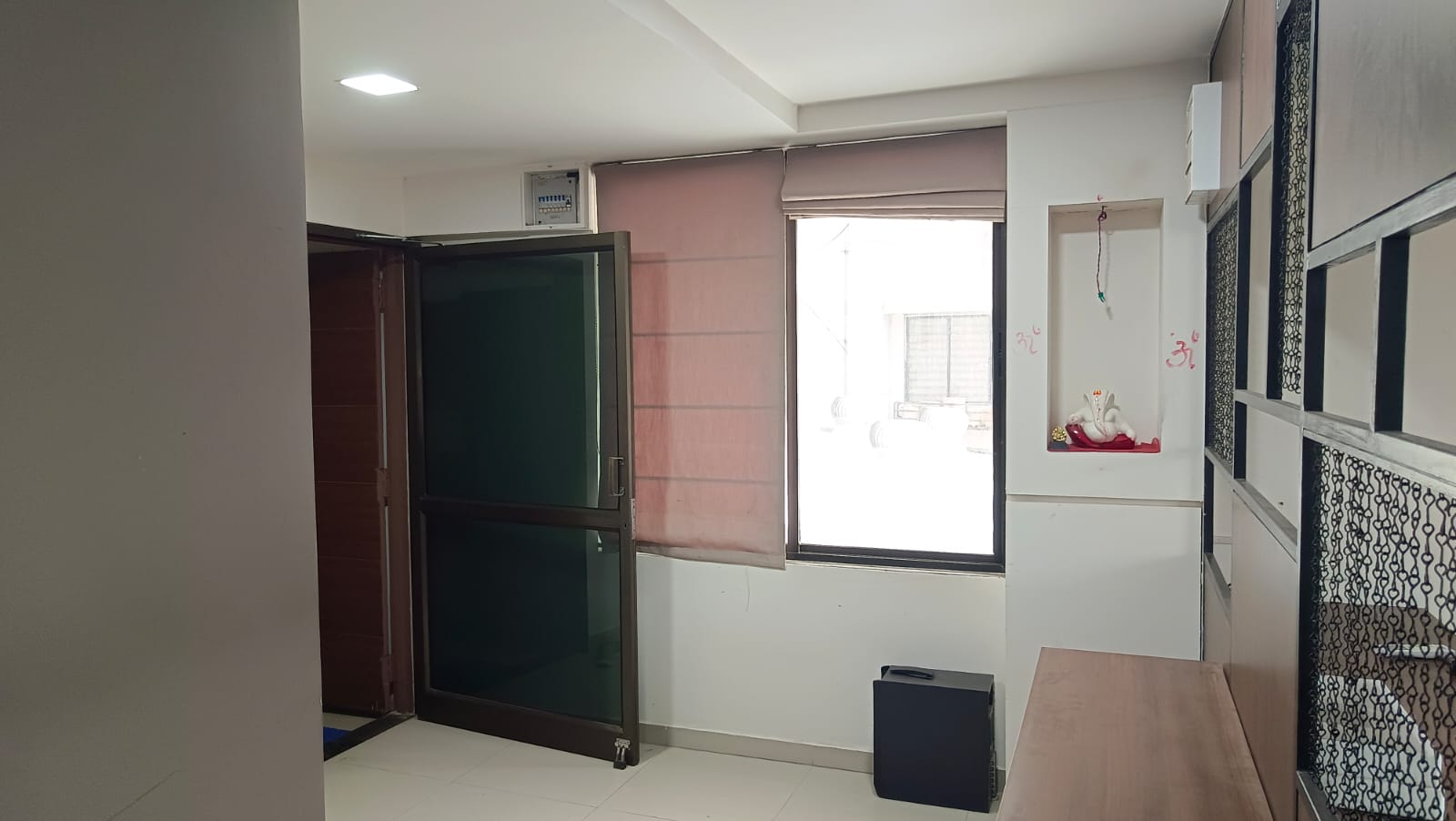 745 Sq. Ft. Commercial Office for Rent in Bodakdev Ahmedabad - Media 5