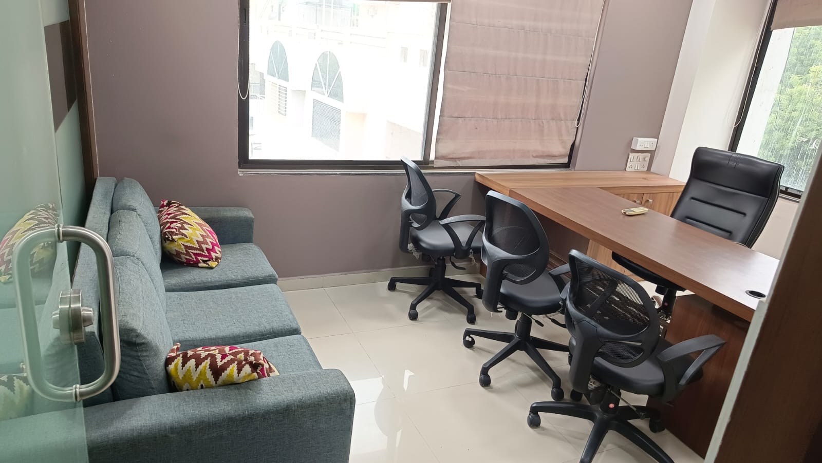 745 Sq. Ft. Commercial Office for Rent in Bodakdev Ahmedabad - Media 6