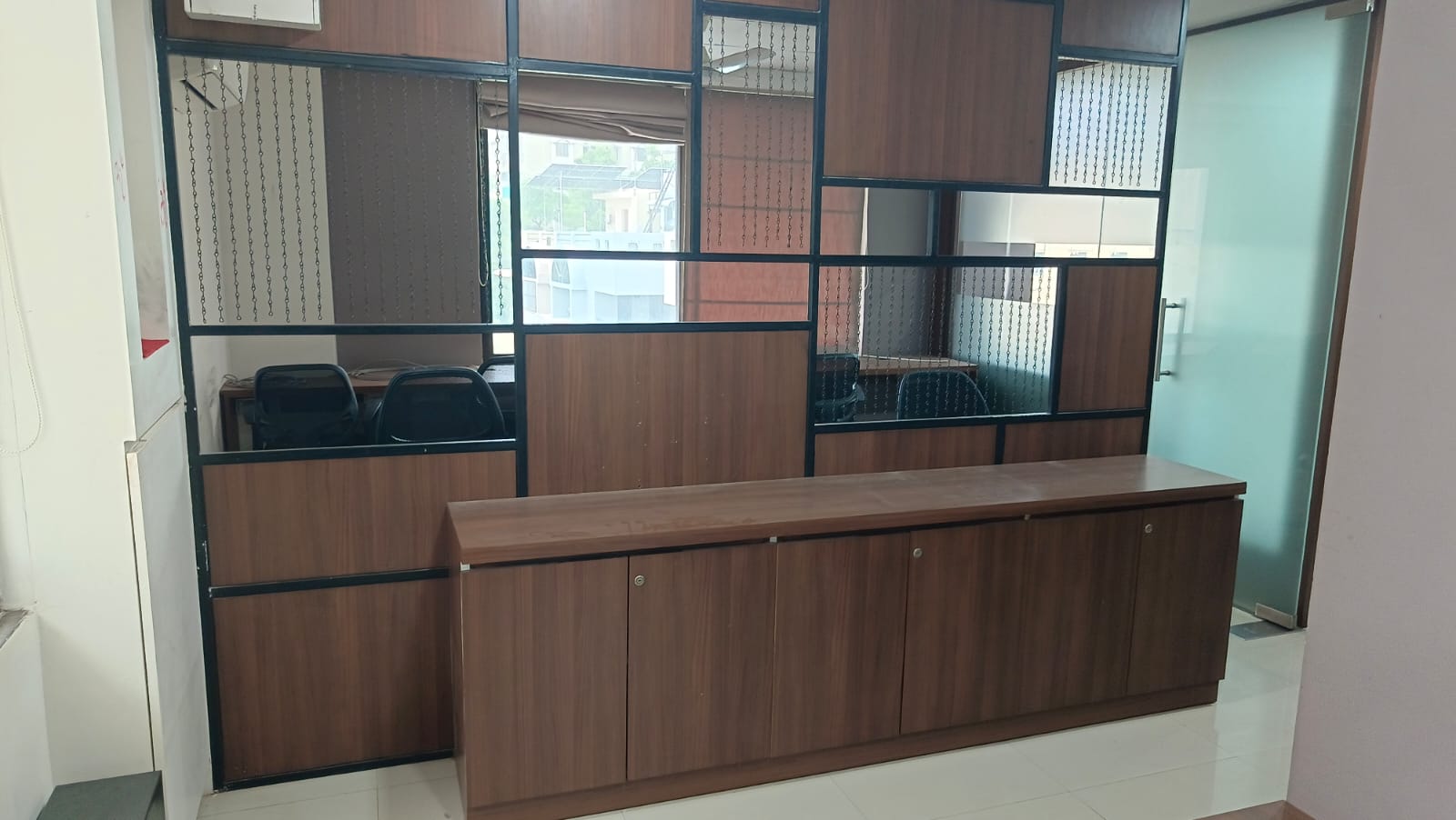 745 Sq. Ft. Commercial Office for Rent in Bodakdev Ahmedabad - Media 10