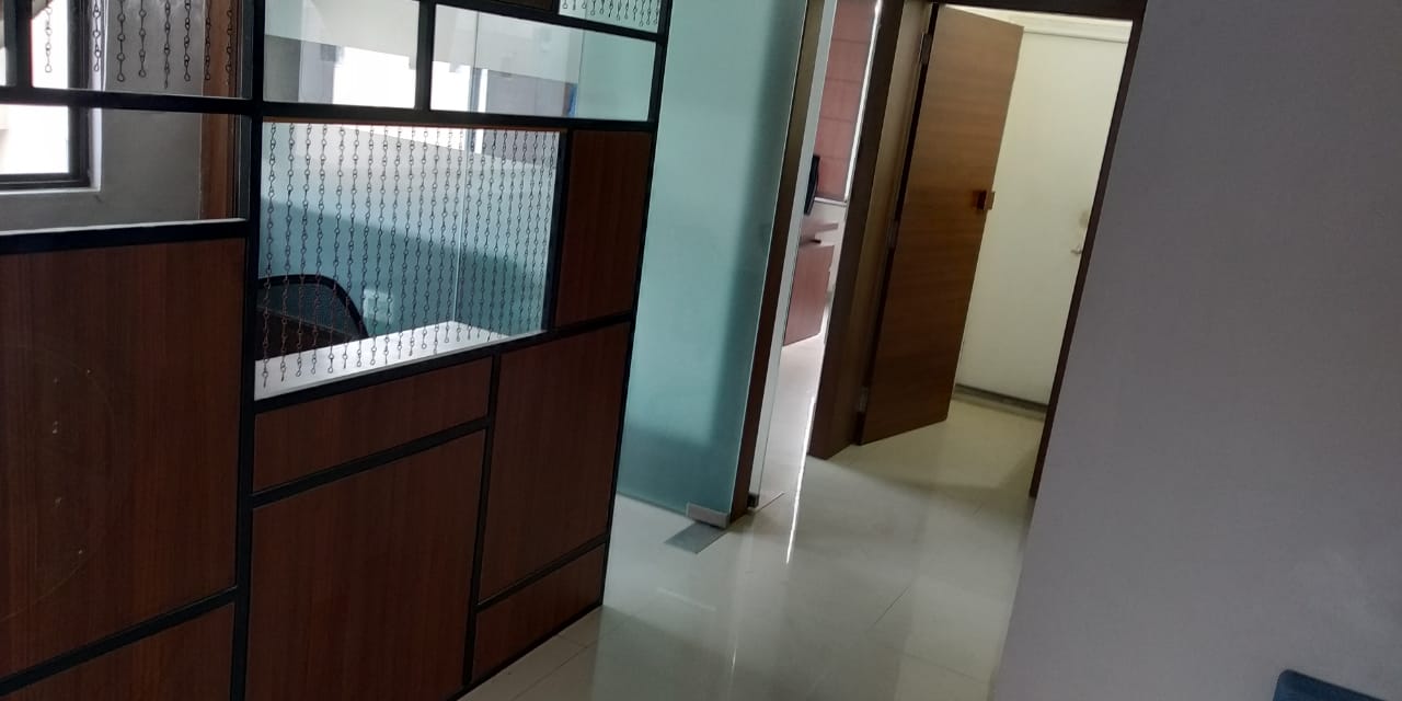 745 Sq. Ft. Commercial Office for Rent in Bodakdev Ahmedabad - Media 12