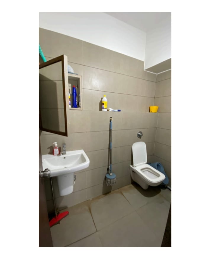 1318 Sq. Ft. Commercial Office for Rent in Thaltej Ahmedabad - Media 9