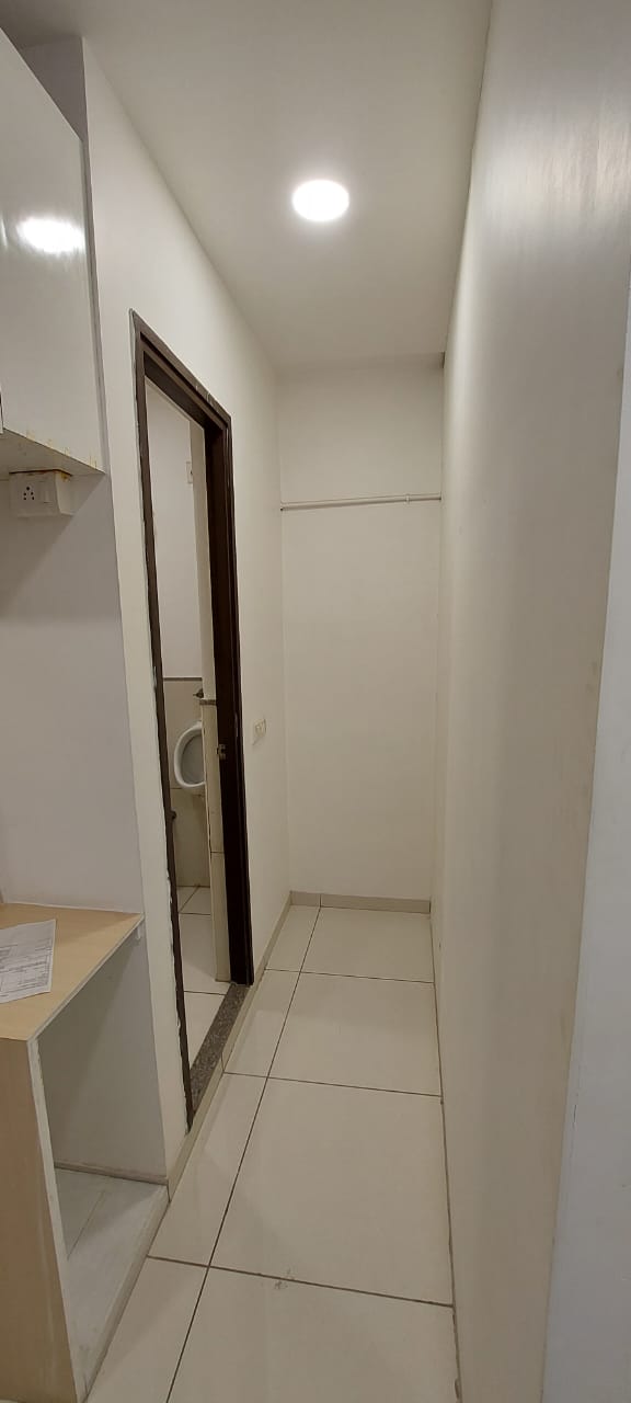 484 Sq. Ft. Commercial Office for Rent in Sg Highway Ahmedabad - Media 2