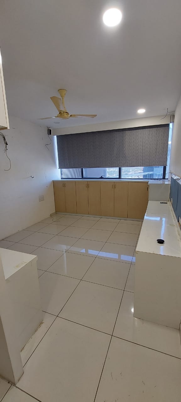 484 Sq. Ft. Commercial Office for Rent in Sg Highway Ahmedabad - Media 8