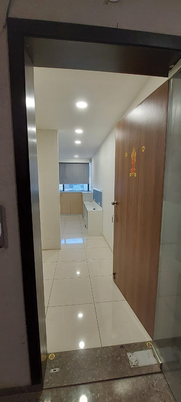 484 Sq. Ft. Commercial Office for Rent in Sg Highway Ahmedabad - Media 4