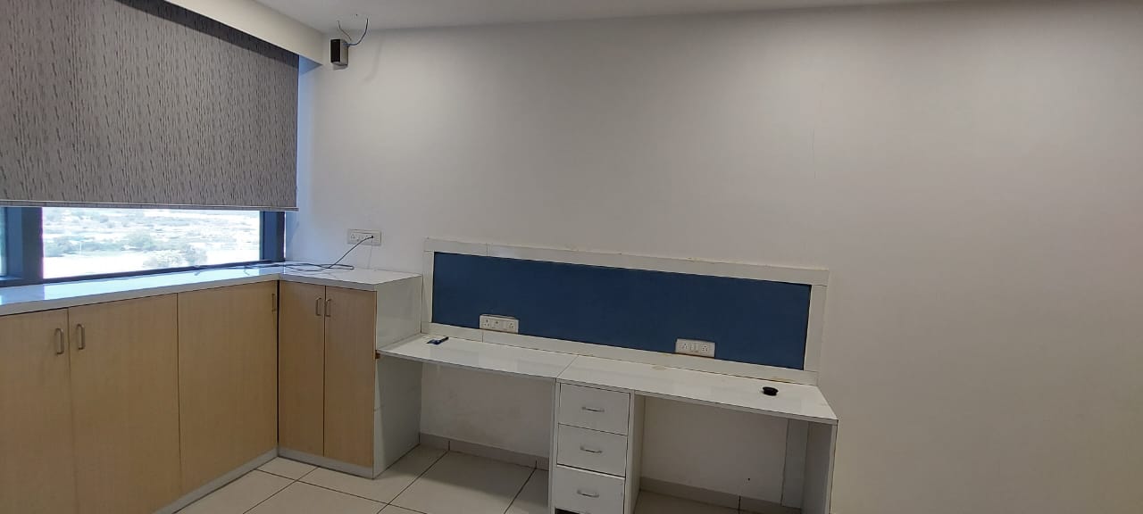 484 Sq. Ft. Commercial Office for Rent in Sg Highway Ahmedabad - Media 9