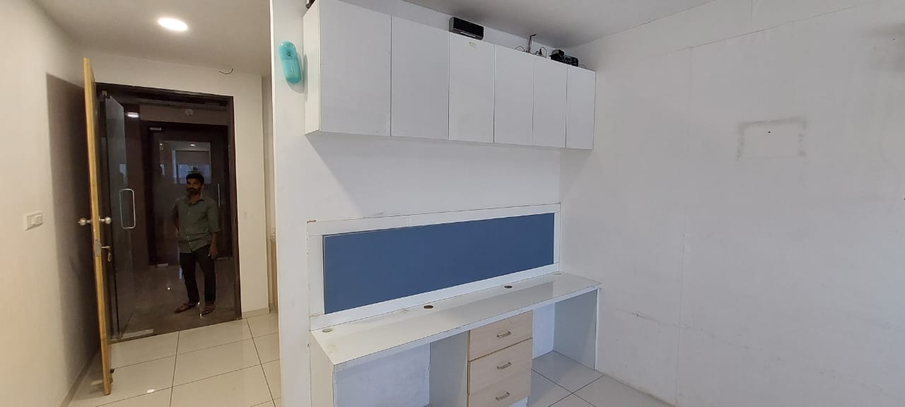 484 Sq. Ft. Commercial Office for Rent in Sg Highway Ahmedabad - Media 3