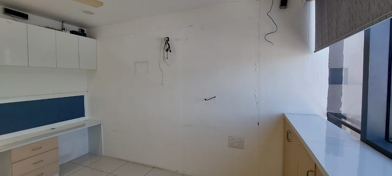 484 Sq. Ft. Commercial Office for Rent in Sg Highway Ahmedabad - Media 7