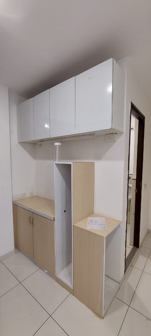 484 Sq. Ft. Commercial Office for Rent in Sg Highway Ahmedabad - Media 11