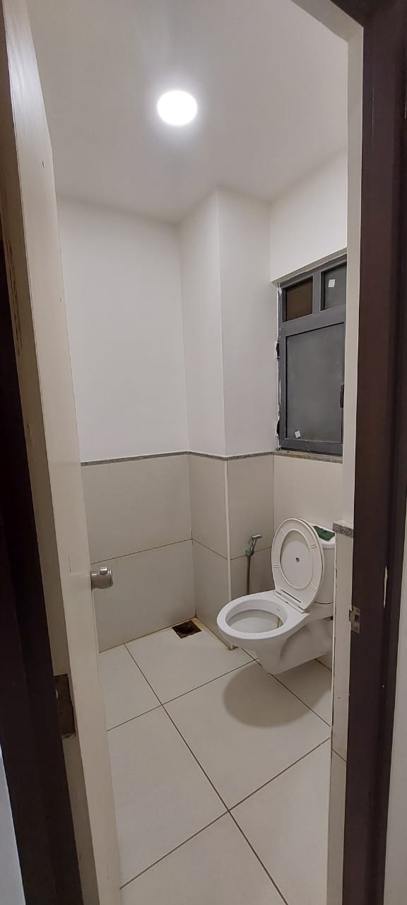 484 Sq. Ft. Commercial Office for Rent in Sg Highway Ahmedabad - Media 13
