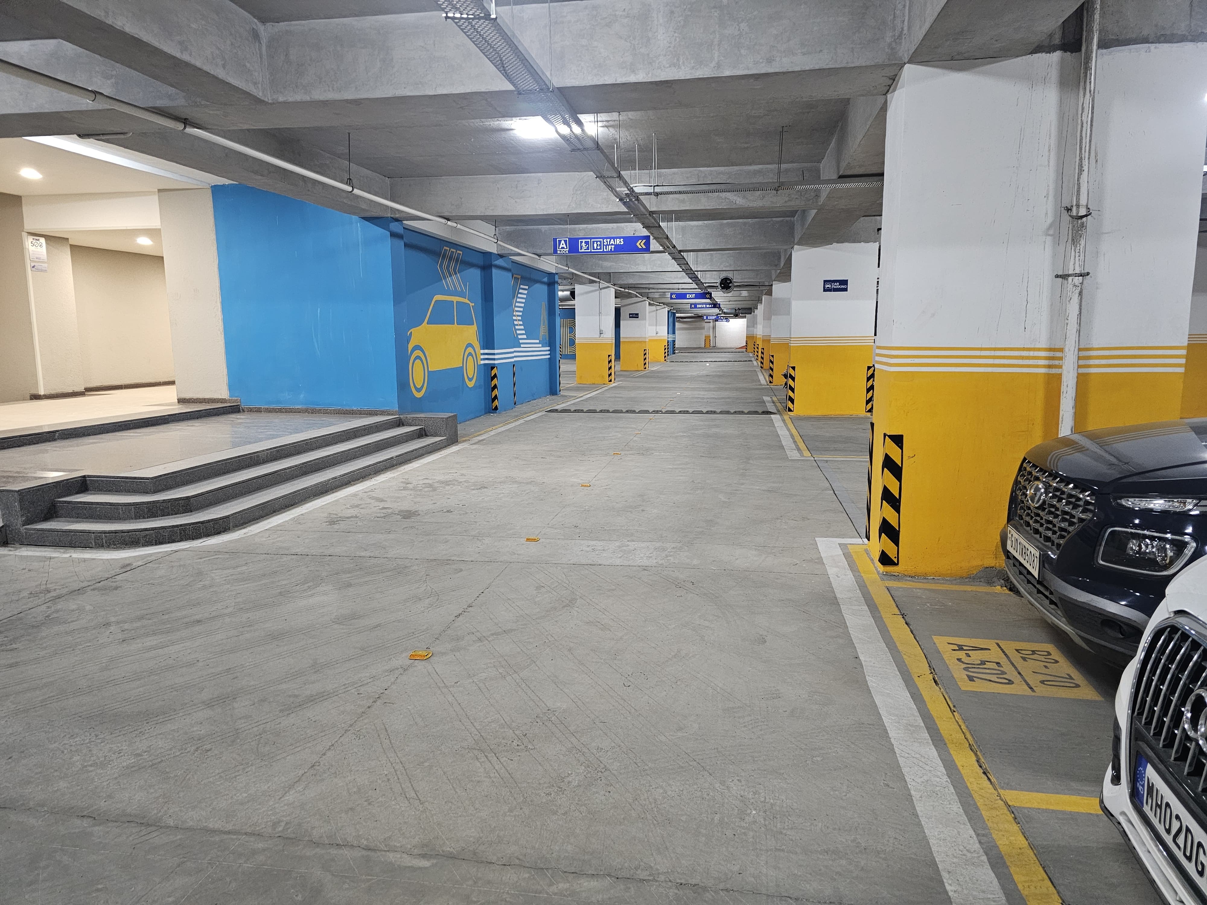 728 Sq. Ft. Commercial Office for Rent in Shyamal Cross Road Ahmedabad - Media 3