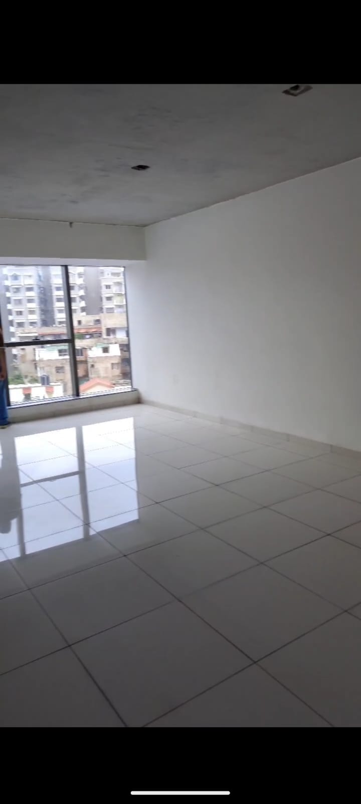 728 Sq. Ft. Commercial Office for Rent in Shyamal Cross Road Ahmedabad - Media 2