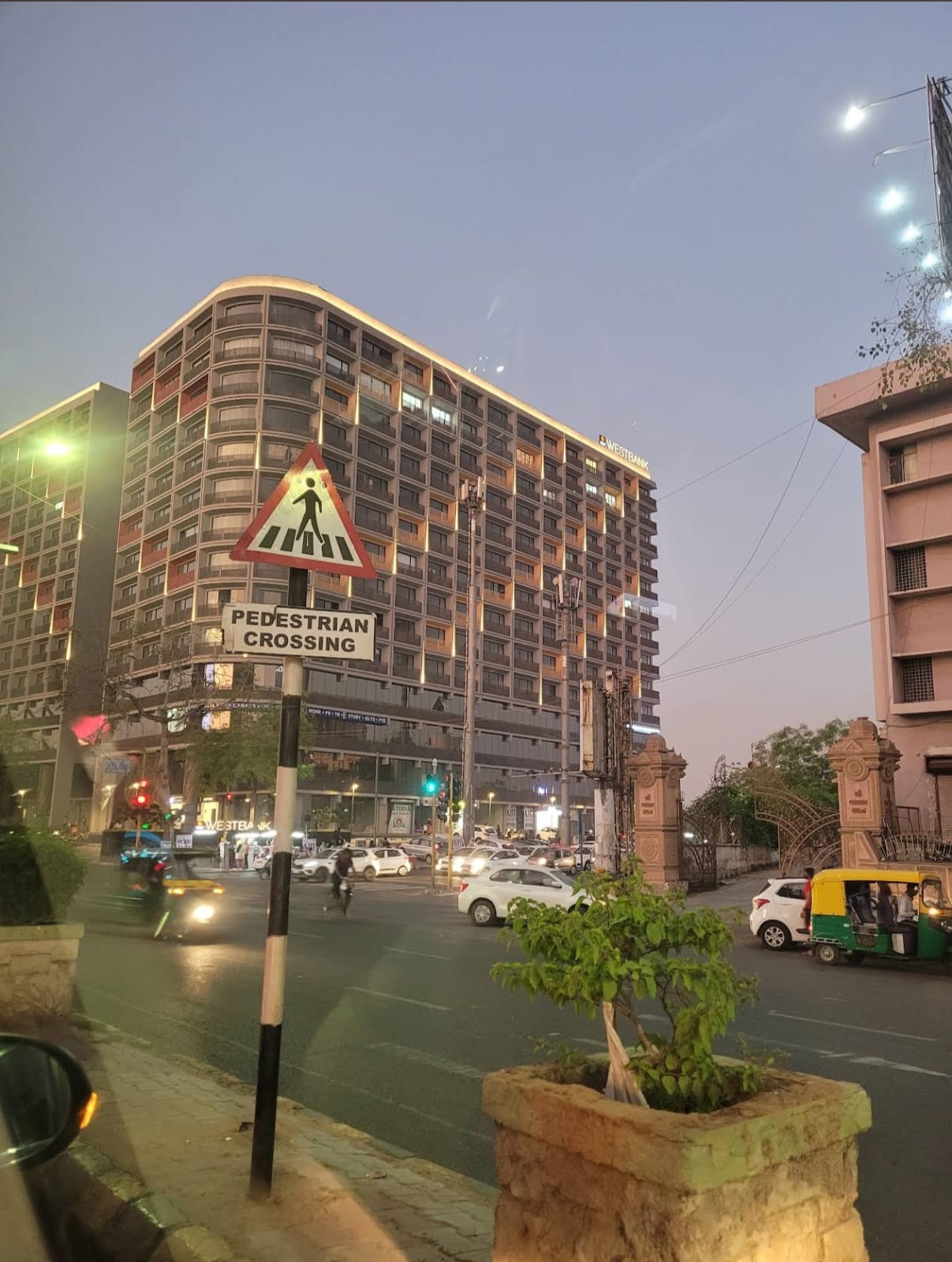 Office 720 Sq. Ft. Commercial Office for Rent in Ashram Road Ahmedabad