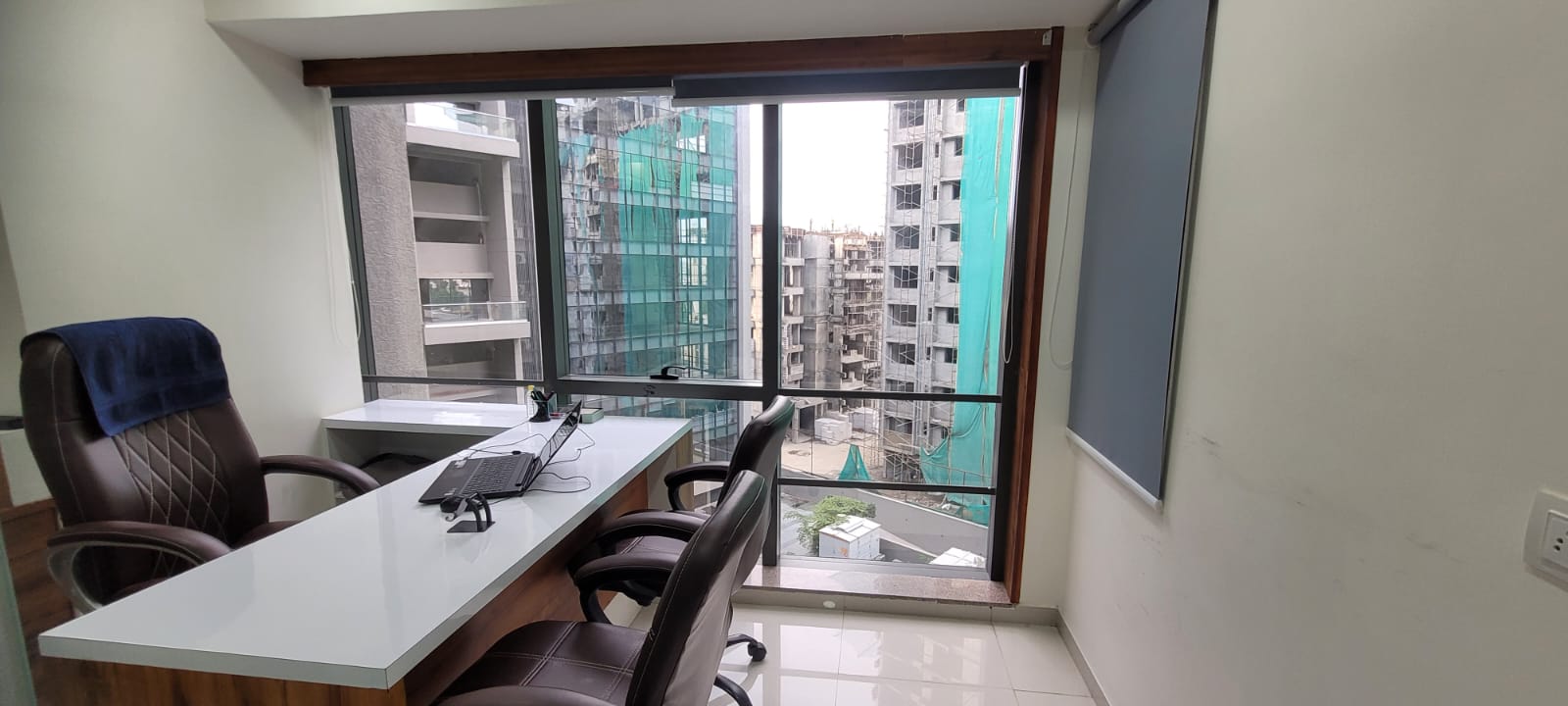 762 Sq. Ft. Commercial Office for Rent in Sola Ahmedabad - Media 2