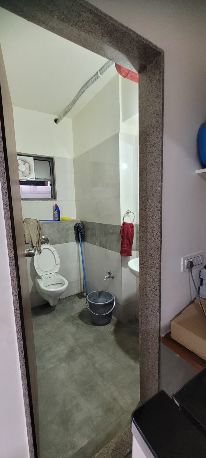 762 Sq. Ft. Commercial Office for Rent in Sola Ahmedabad - Media 3