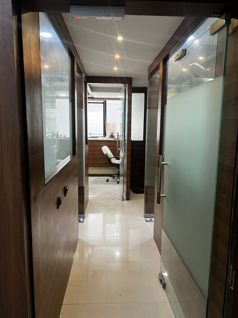 535 Sq. Ft. Commercial Office for Rent in Ambli Bopal Road Ahmedabad - Media 3