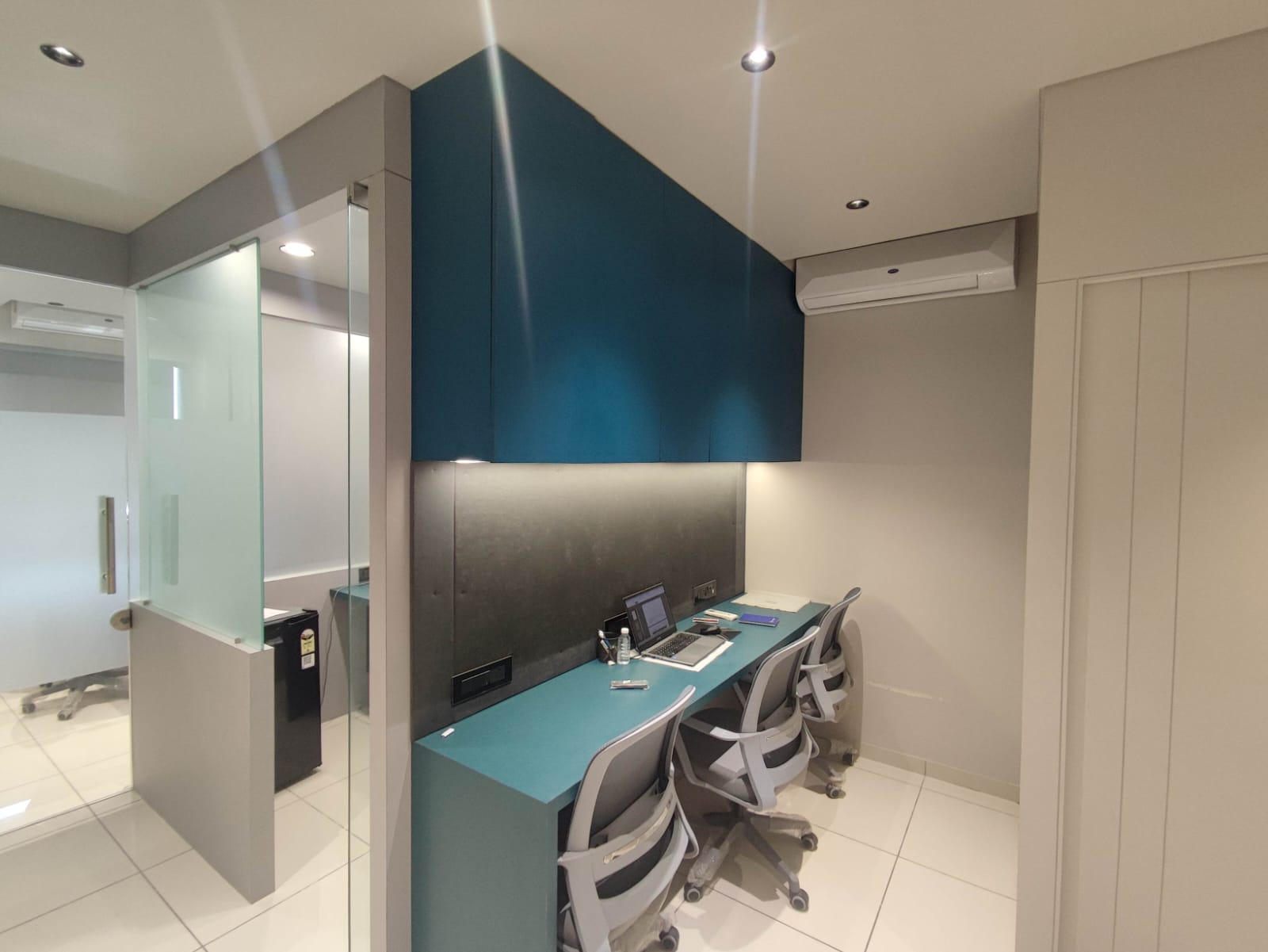 738 Sq. Ft. Commercial Office for Rent in Sg Highway Ahmedabad - Media 9