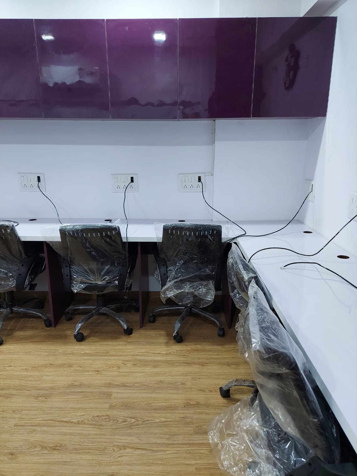 Office 588 Sq. Ft. Commercial Office for Rent in Ashram Road Ahmedabad - Media 2