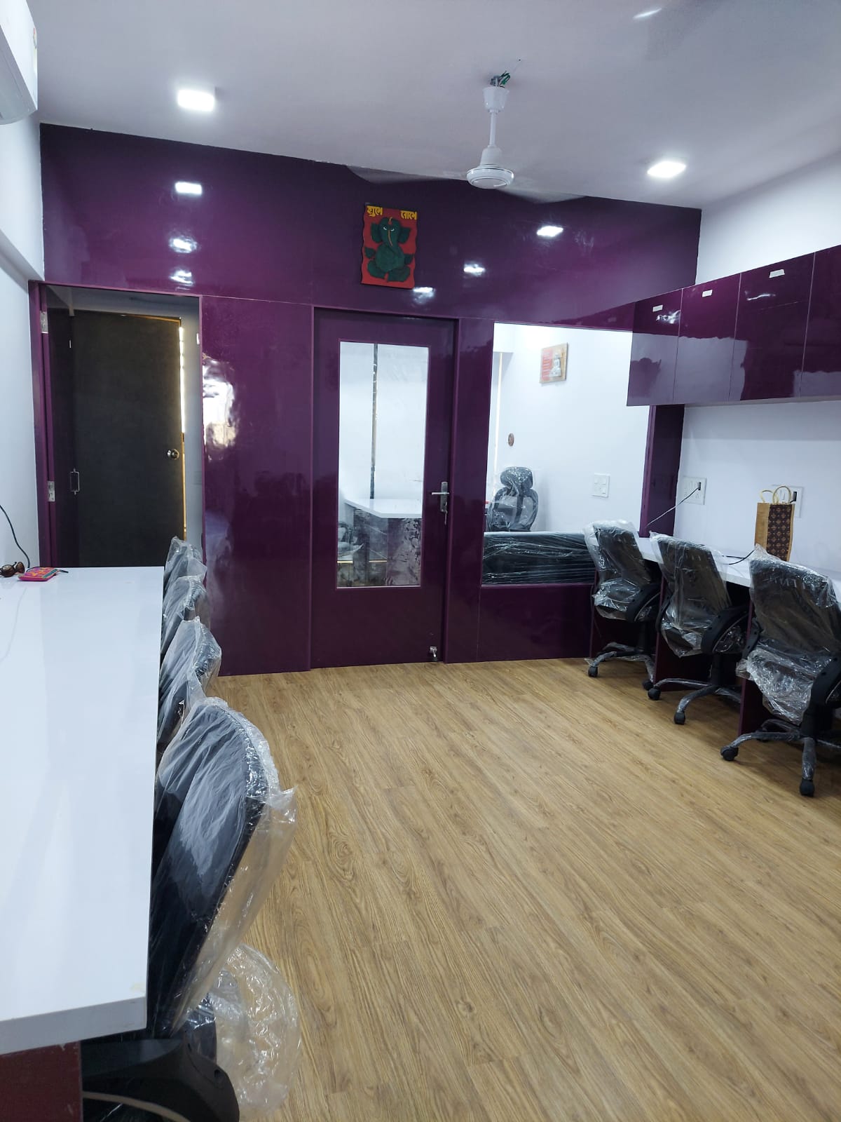 Office 588 Sq. Ft. Commercial Office for Rent in Ashram Road Ahmedabad - Media 3
