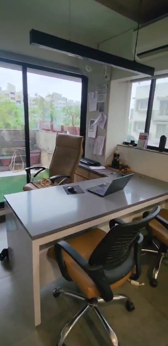 600 Sq. Ft. Commercial Office for Rent in Makarba Ahmedabad - Media 9