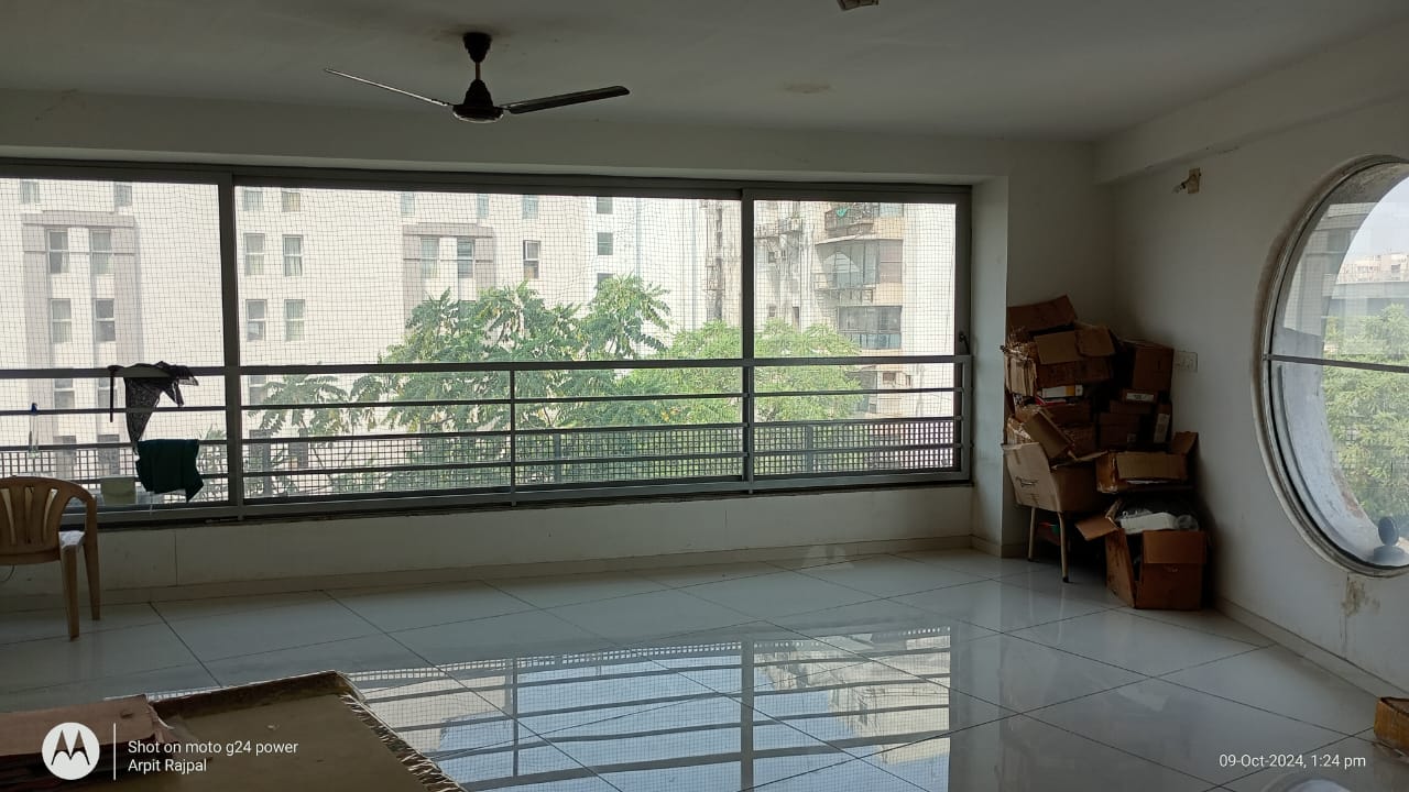 Office 1029 Sq. Ft. Commercial Office for Rent in Ashram Road Ahmedabad - Media 4