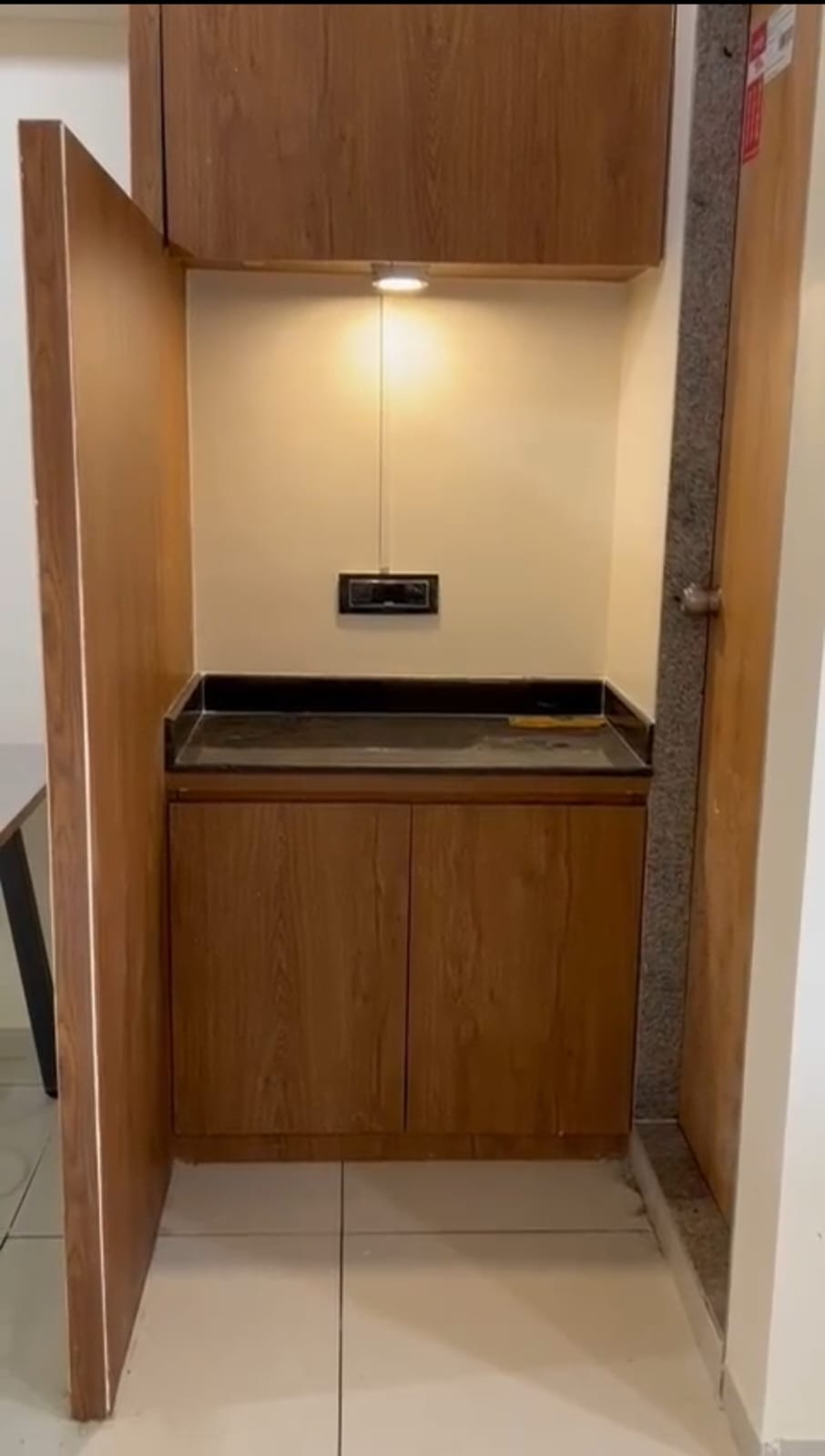 Office 710 Sq. Ft. Commercial Office for Rent in Vaishnodevi Ahmedabad - Media 5