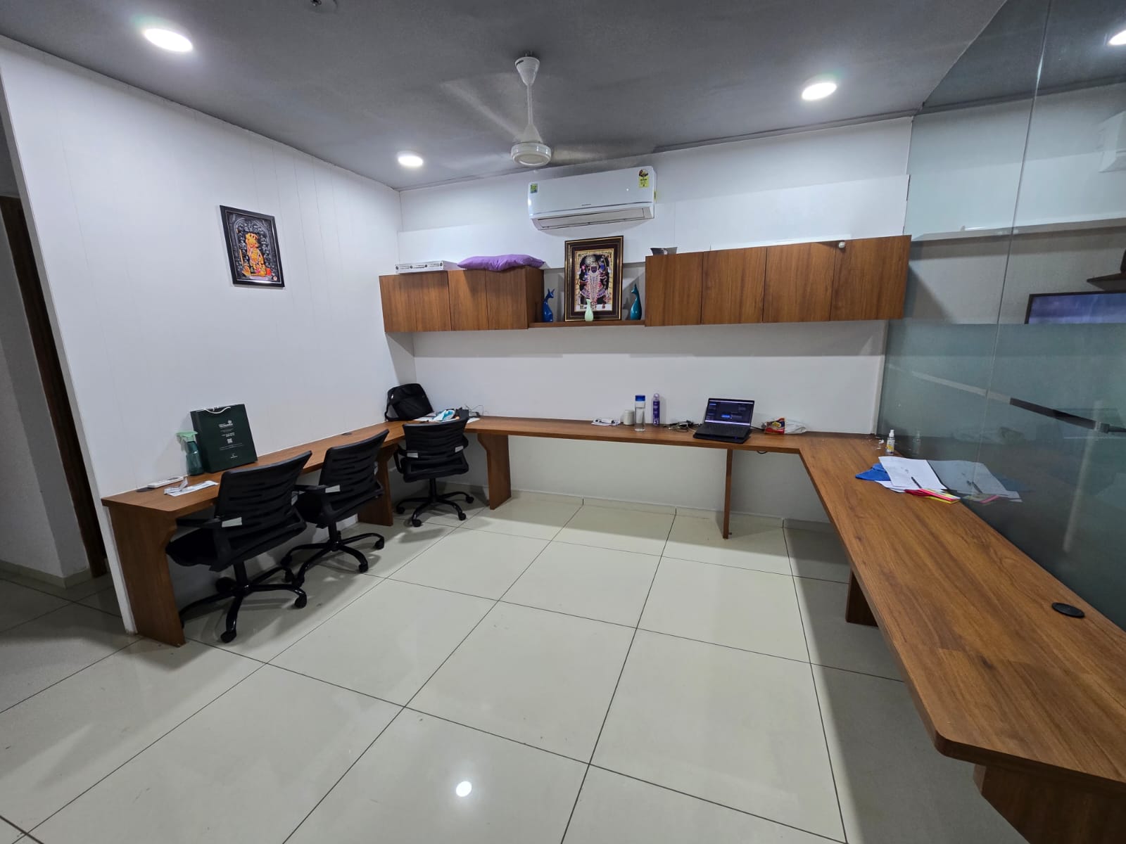 890 Sq. Ft. Commercial Office for Rent in Gota Ahmedabad - Media 4