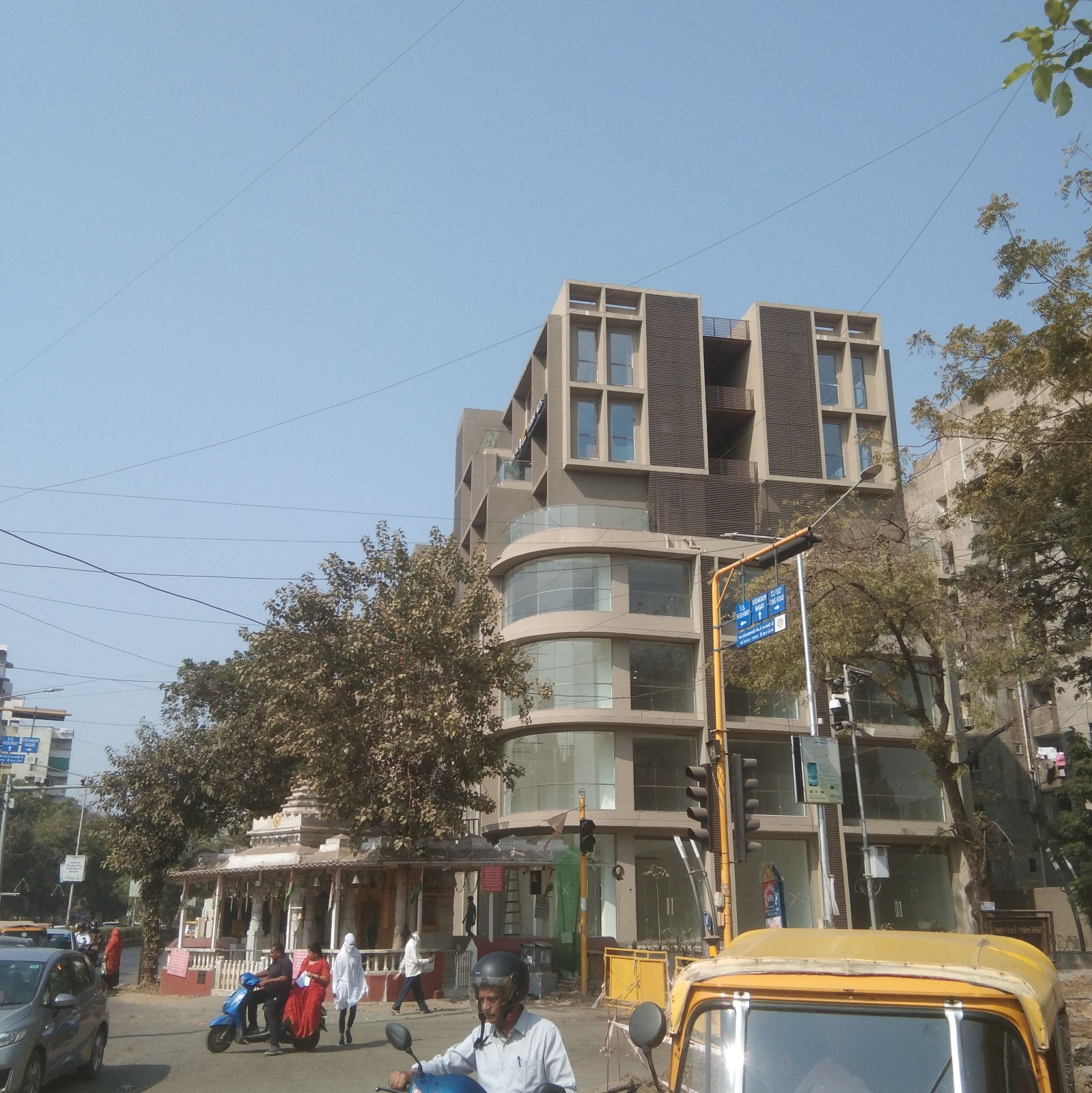 628 Sq. Ft. Commercial Office for Rent in Memnagar/gurukul Ahmedabad - Media 5