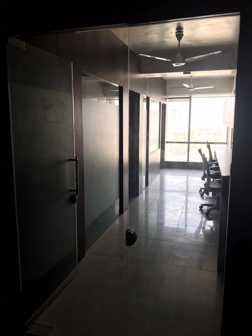 885 Sq. Ft. Commercial Office for Rent in Thaltej Ahmedabad - Media 14