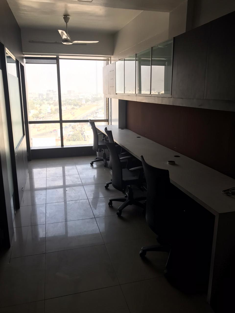 885 Sq. Ft. Commercial Office for Rent in Thaltej Ahmedabad - Media 8