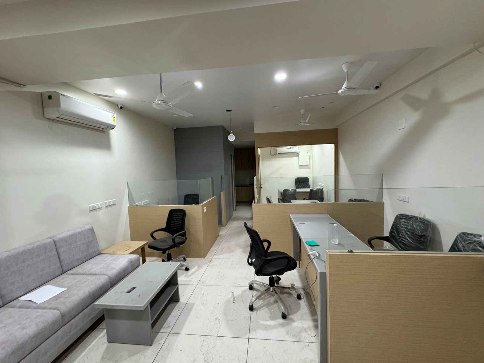 900 Sq. Ft. Commercial Office for Rent in Cg Road Ahmedabad