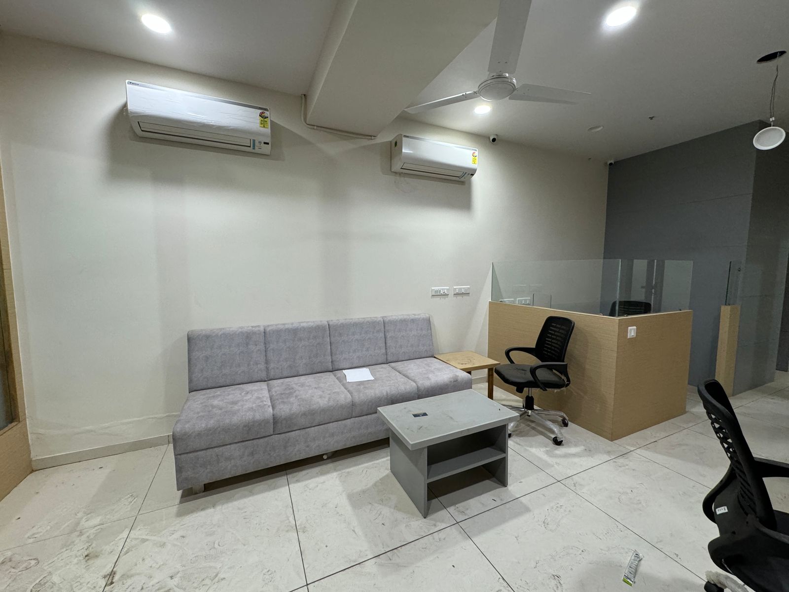 900 Sq. Ft. Commercial Office for Rent in Cg Road Ahmedabad - Media 2