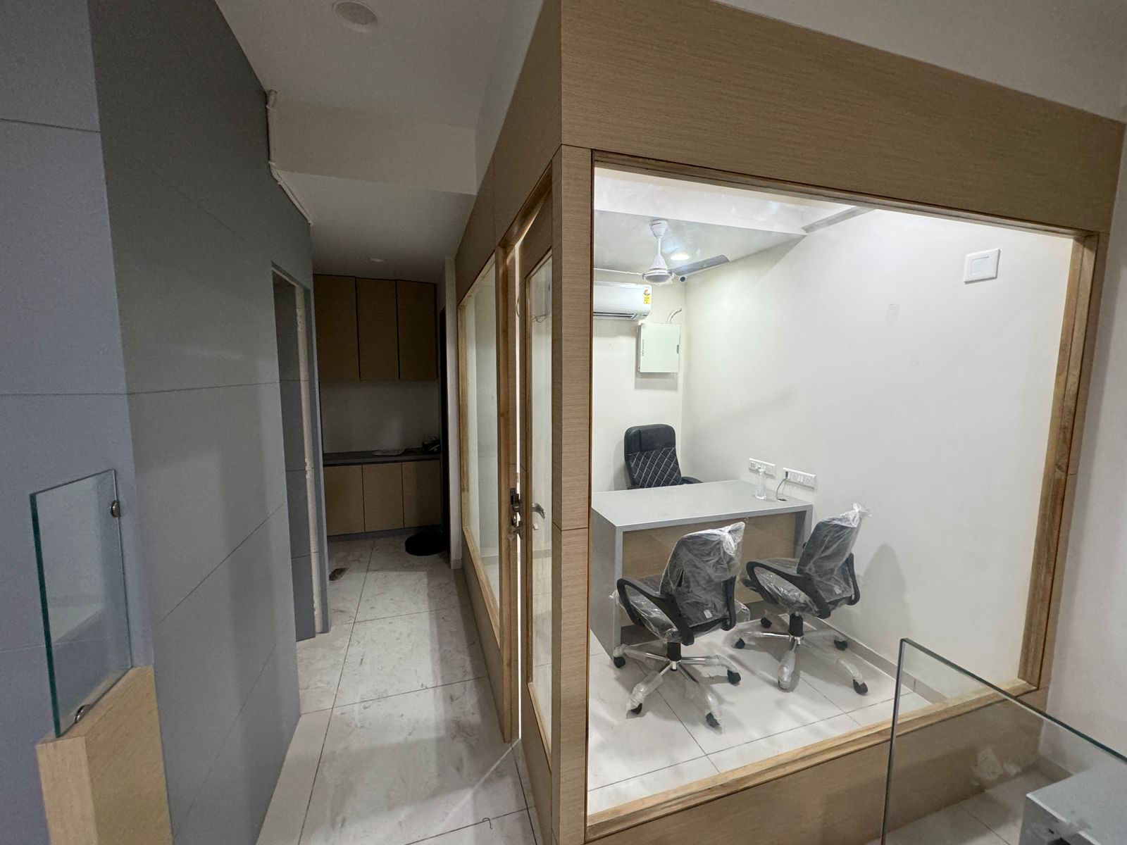 900 Sq. Ft. Commercial Office for Rent in Cg Road Ahmedabad - Media 3