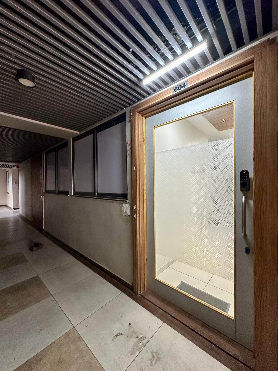 720 Sq. Ft. Commercial Office for Rent in Cg Road Ahmedabad
