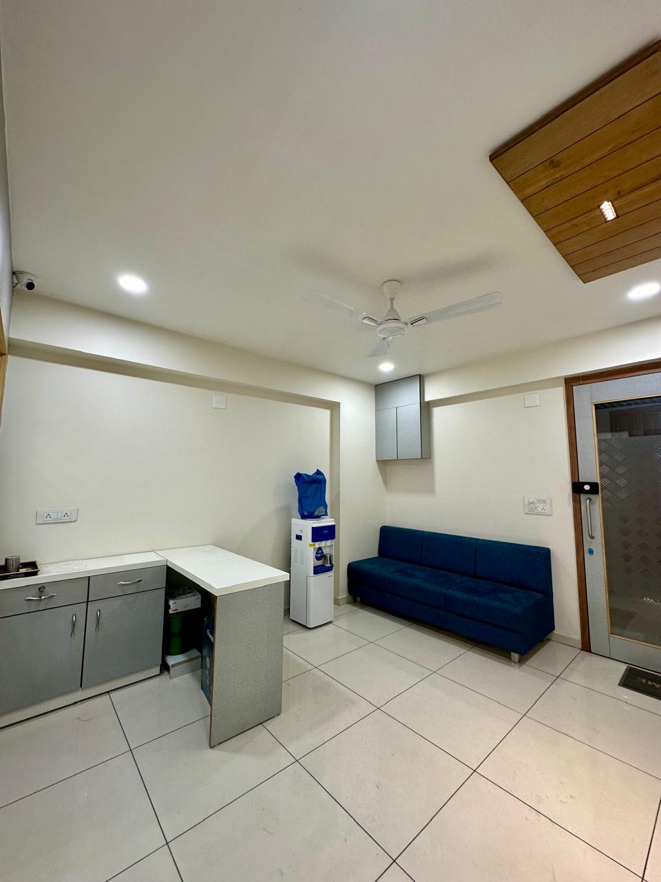 720 Sq. Ft. Commercial Office for Rent in Cg Road Ahmedabad - Media 3