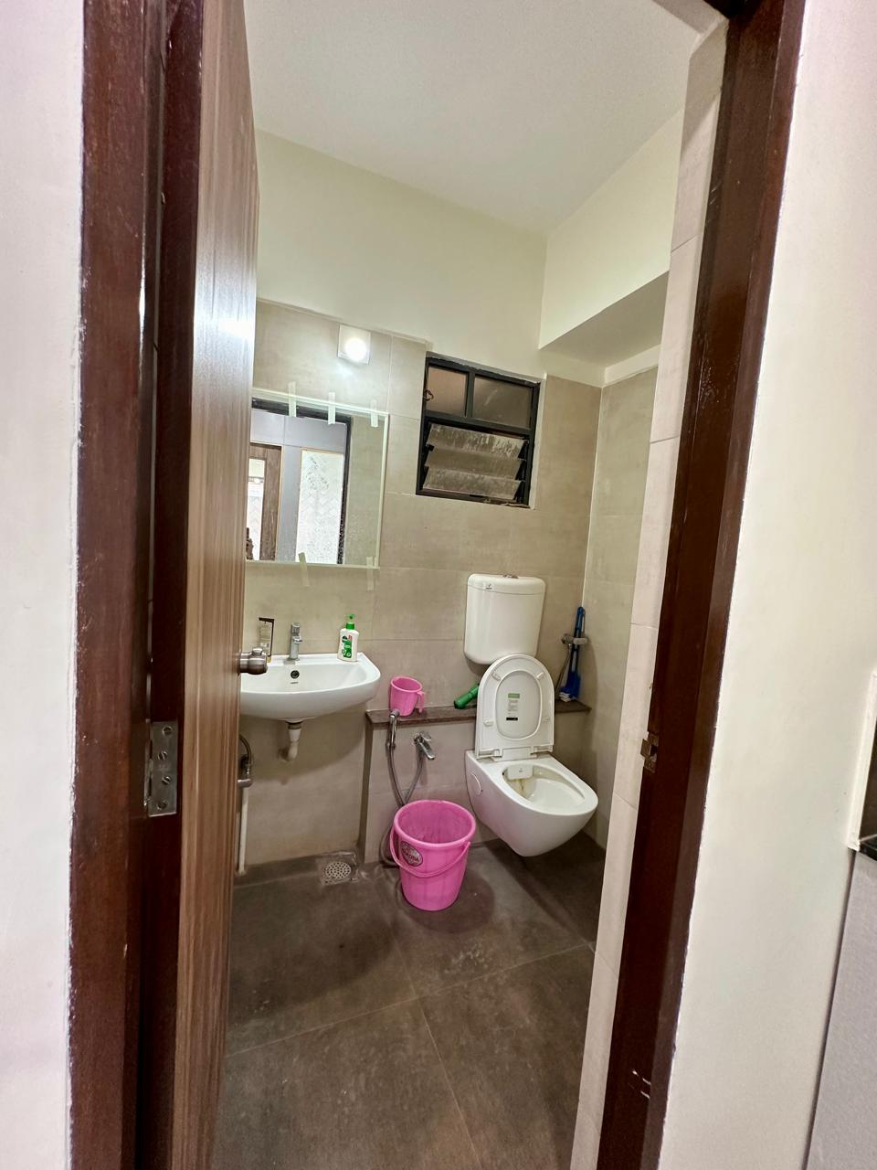 720 Sq. Ft. Commercial Office for Rent in Cg Road Ahmedabad - Media 9