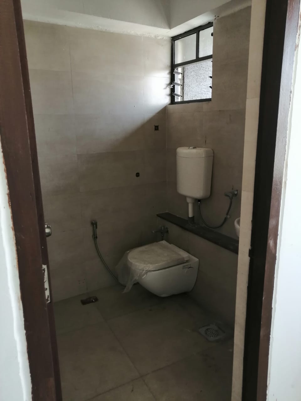 750 Sq. Ft. Commercial Office for Rent in Cg Road Ahmedabad - Media 5