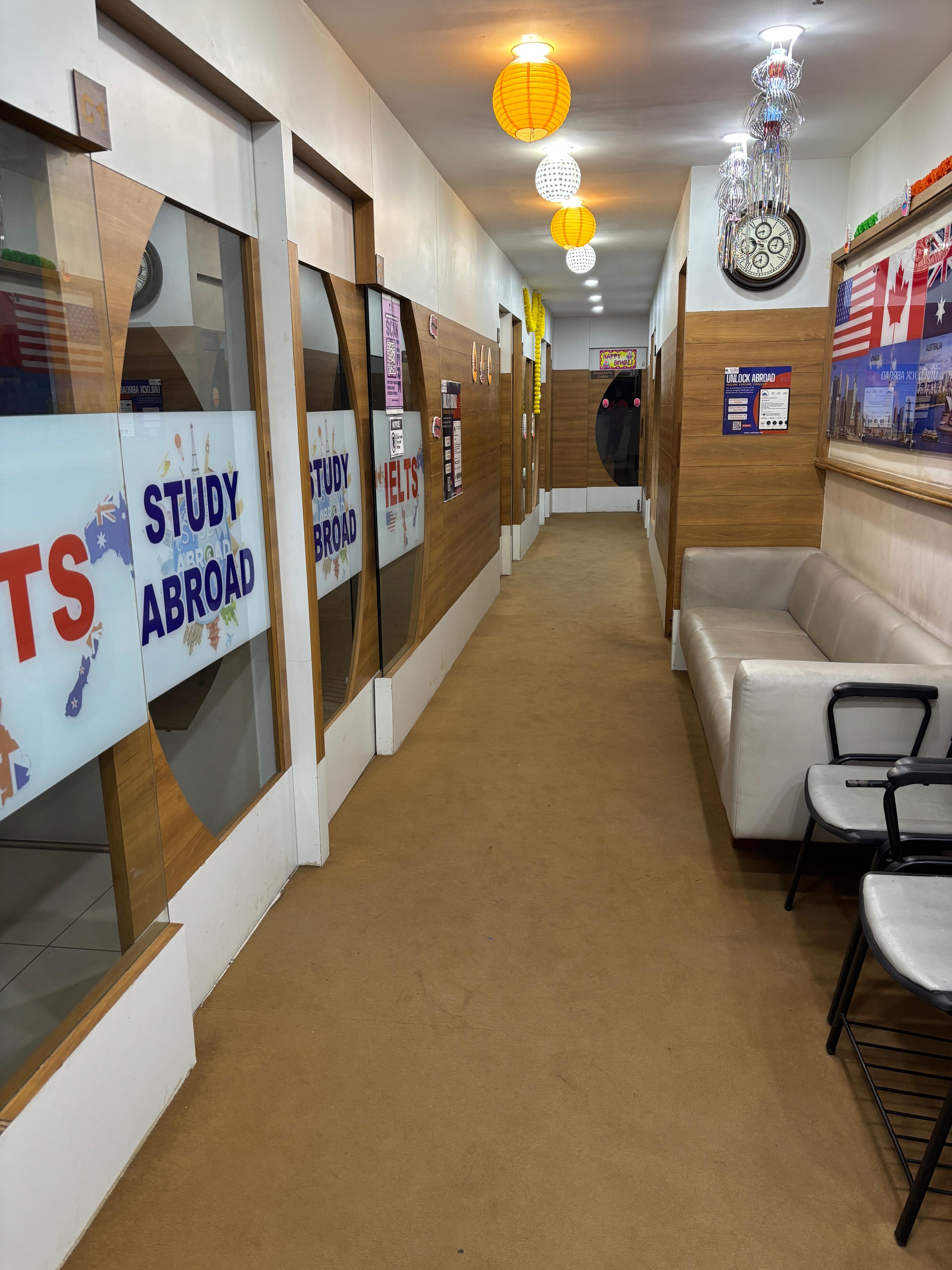 1950 Sq. Ft. Commercial Office for Rent in Ambawadi Ahmedabad - Media 2