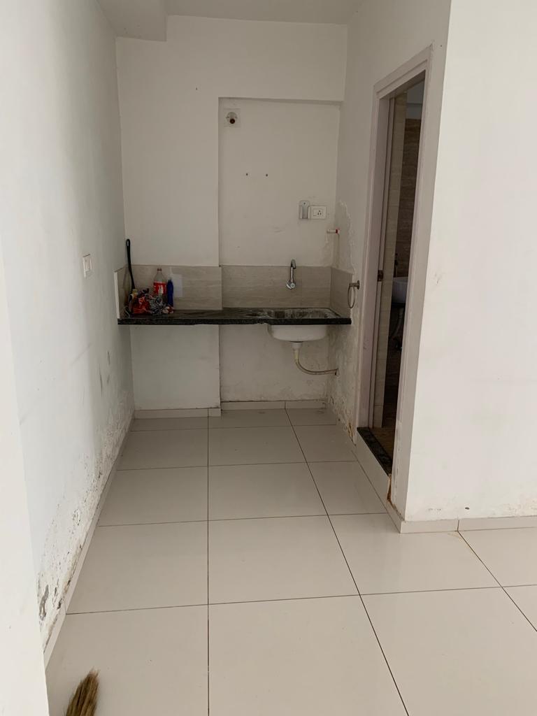 1100 Sq. Ft. Commercial Office for Rent in Cg Road Ahmedabad - Media 3