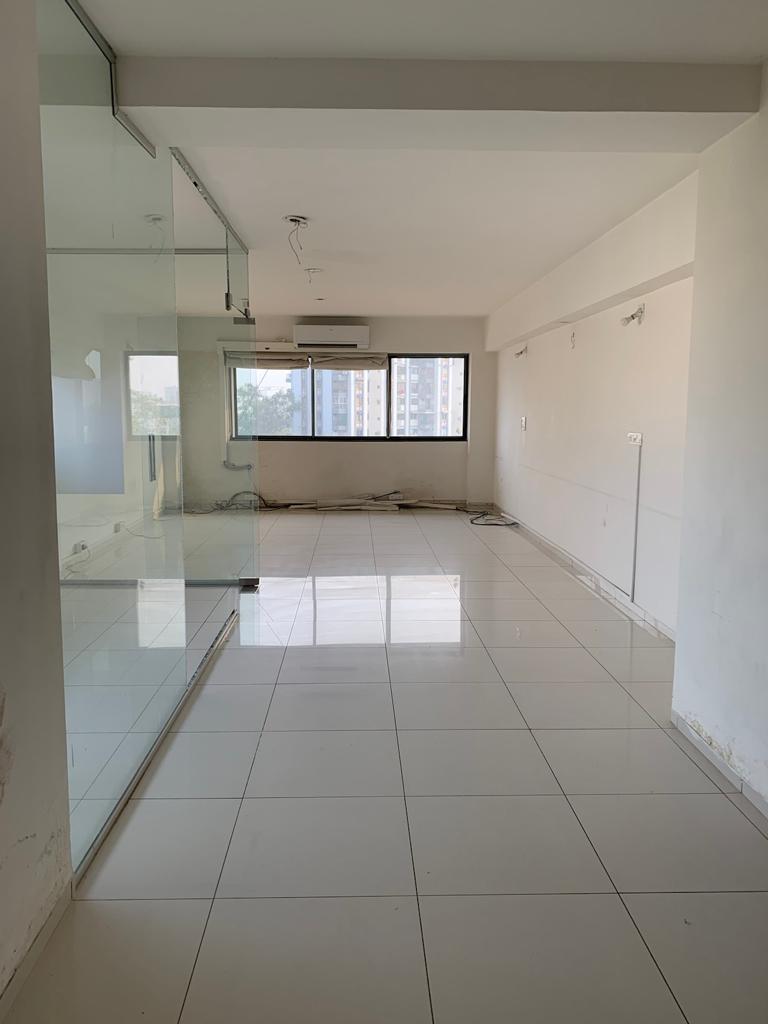 1100 Sq. Ft. Commercial Office for Rent in Cg Road Ahmedabad - Media 4