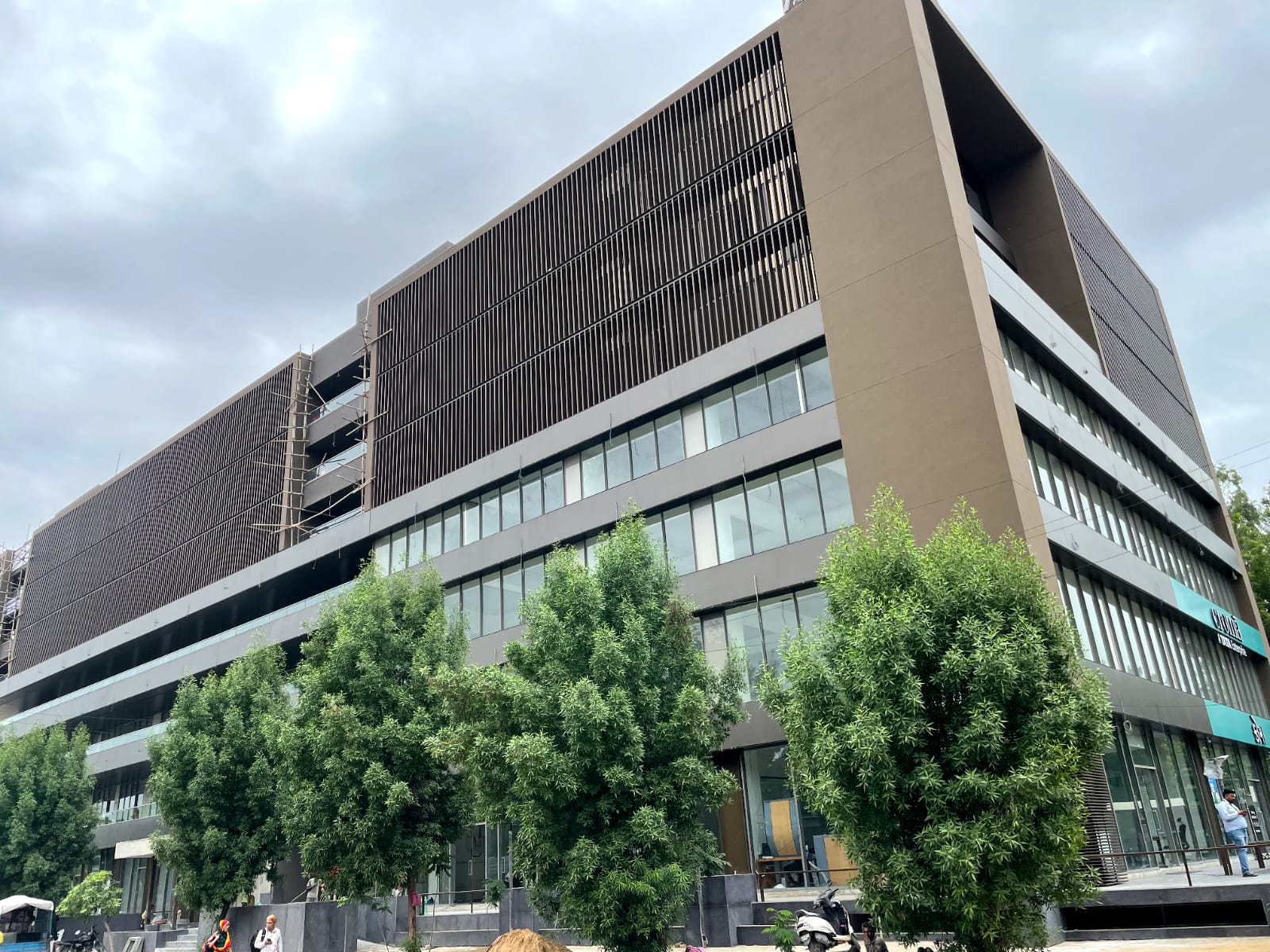 3140 Sq. Ft. Commercial Office for Rent in Memnagar/gurukul Ahmedabad - Media 8