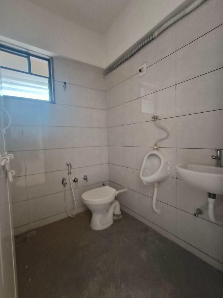 Office 608 Sq. Ft. Commercial Office for Rent in Ghatlodia Ahmedabad - Media 2