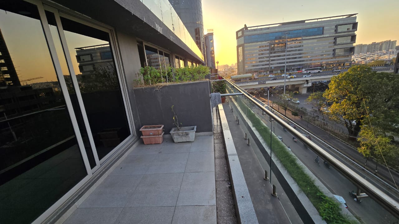 1471 Sq. Ft. Commercial Office for Rent in Iscon Ambli Road Ahmedabad - Media 7