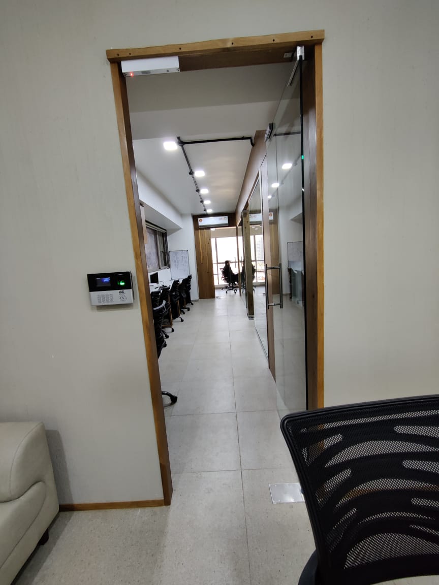 1000 Sq. Ft. Commercial Office for Rent in Iscon Ambli Road Ahmedabad - Media 3