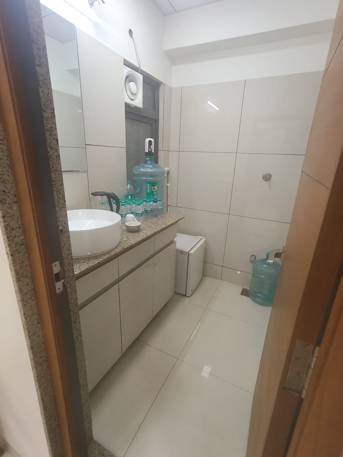 Office 1400 Sq. Ft. Commercial Office for Rent in Bopal Ahmedabad - Media 6