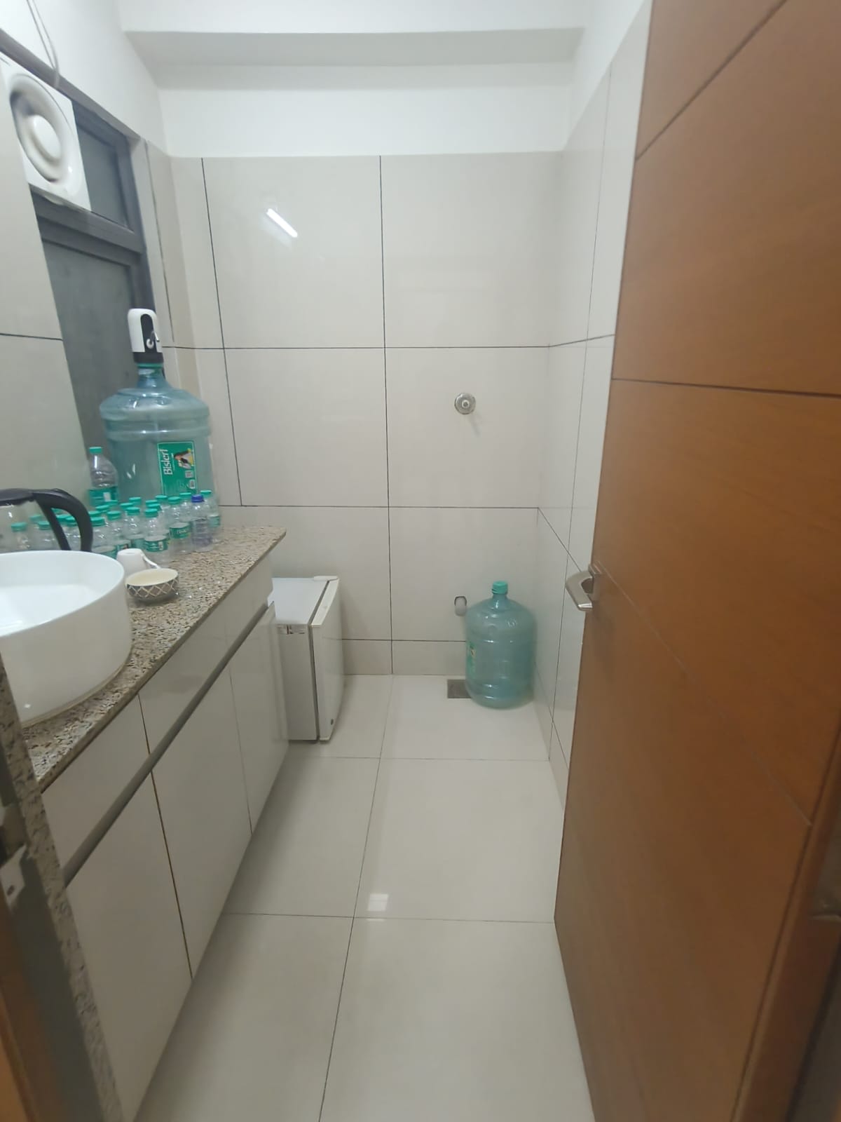 Office 1400 Sq. Ft. Commercial Office for Rent in Bopal Ahmedabad - Media 7