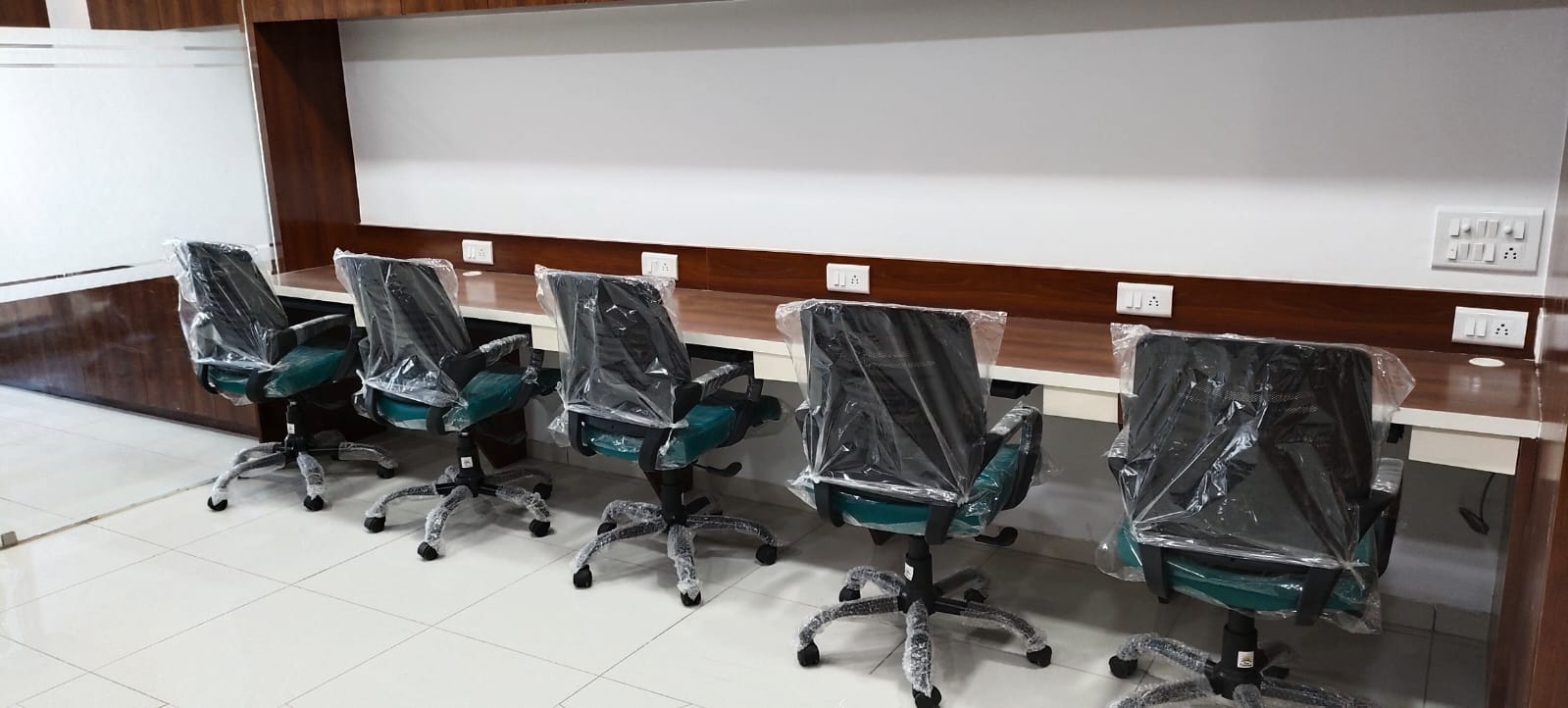 1066 Sq. Ft. Commercial Office for Rent in Rajpath Club Road Ahmedabad