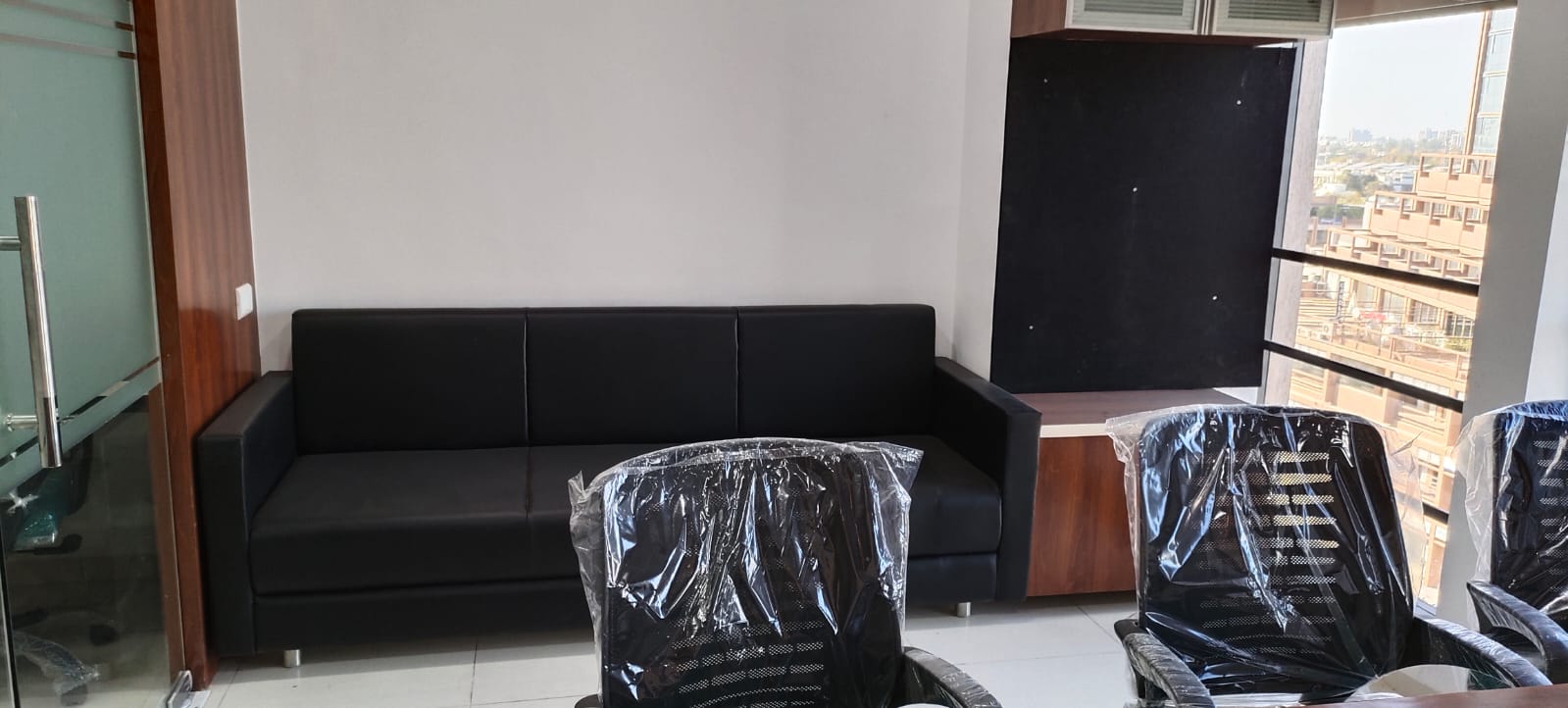 1066 Sq. Ft. Commercial Office for Rent in Rajpath Club Road Ahmedabad - Media 3