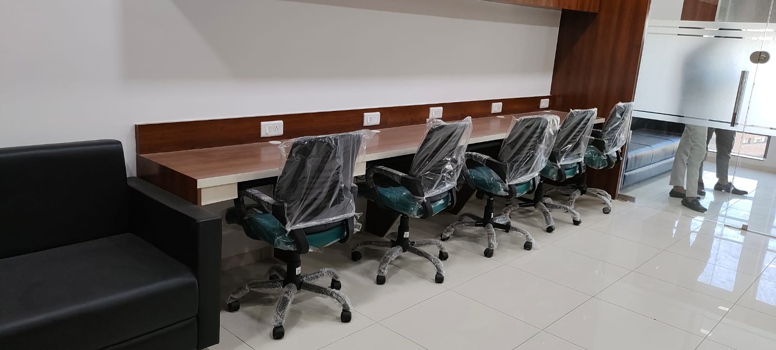 1066 Sq. Ft. Commercial Office for Rent in Rajpath Club Road Ahmedabad - Media 4